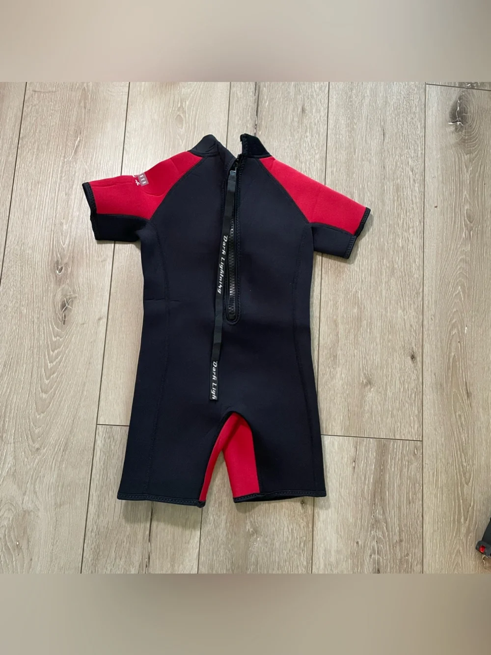 Dark Lightning Kids Shorty Wetsuit Size 6 3mm Neoprene Thermal Swimsuit RedBlack